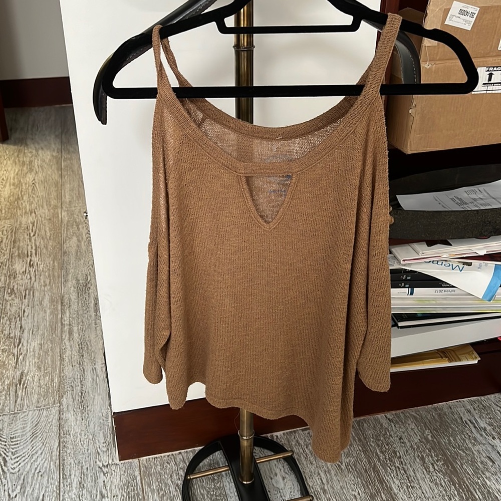 Brown top with shoulder holes!